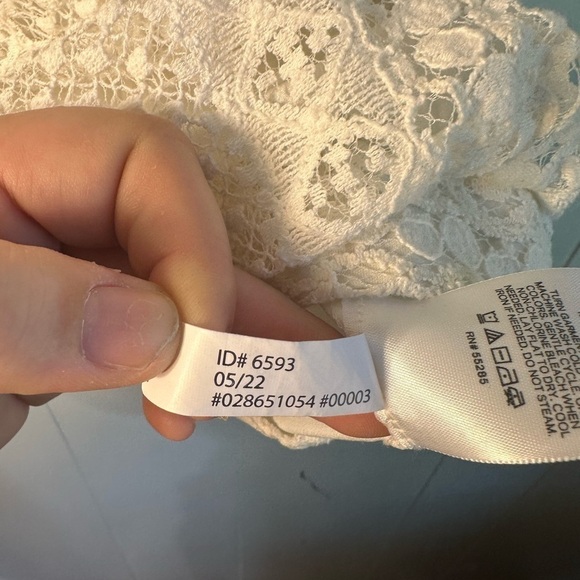 Express Women’s Size Large White Crocheted Victorian Style Blouse - Picture 4 of 13